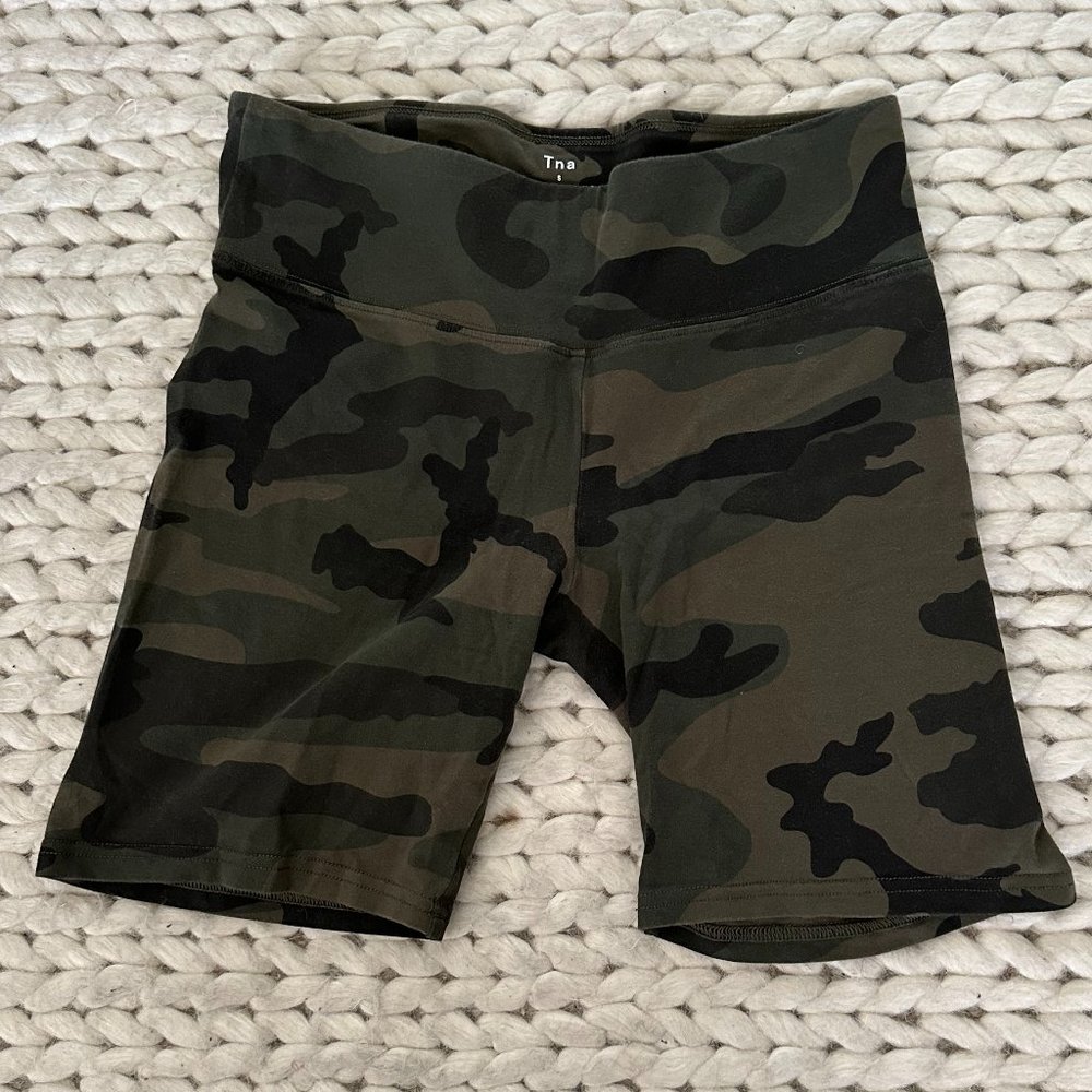 Aritzia TNA Biker Shorts Camo (S)